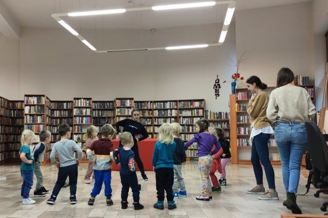 Kreatywnie i tanecznie w bibliotece