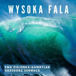 Fragment grafiki promującej wystawę "Wysoka fala" - zdjęcie gigantycznej fali w odcieniach niebieskiego i zieleni