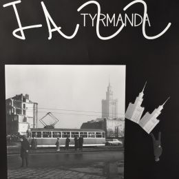 Czarna plasza z napisem Jazz Tyrmanda i fotografią 